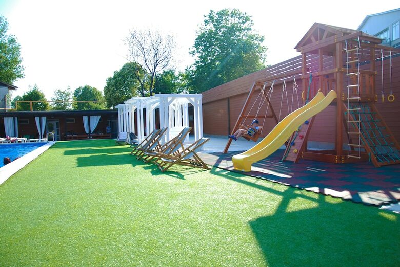 Hostal Hotel "peak Season"