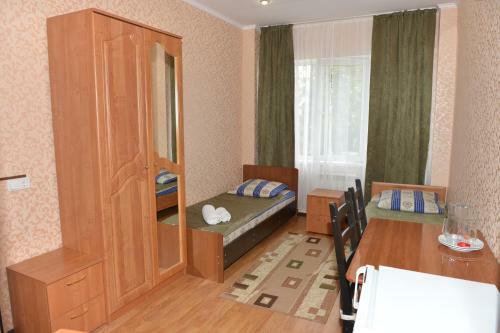 Hostal Jemchujina Guest House