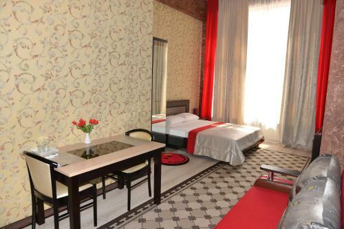 Hostal Jemchujina Guest House