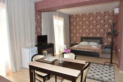 Hostal Jemchujina Guest House