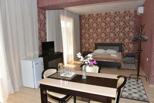 Hostal Jemchujina Guest House