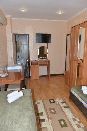 Hostal Jemchujina Guest House