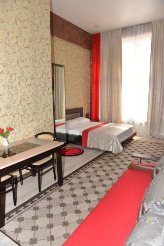 Hostal Jemchujina Guest House