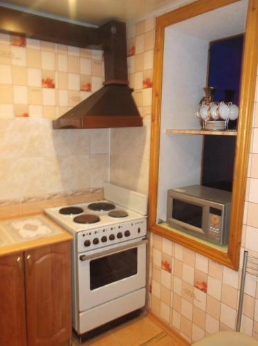 Apartment On Katukova 18