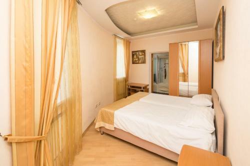 Hotel Krestovaya Pad