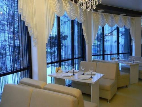 Gold Hotel