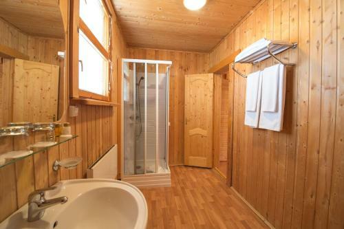 Hotel Lada Holiday Cottages