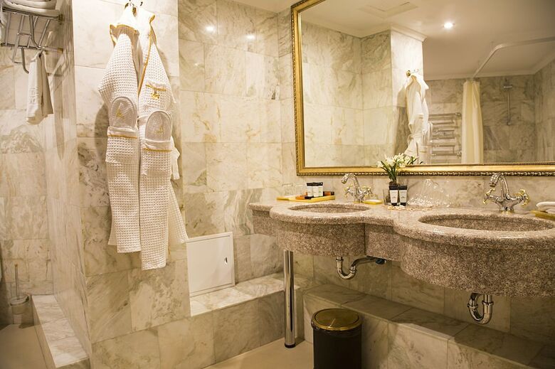 Golden Rooms Hotel