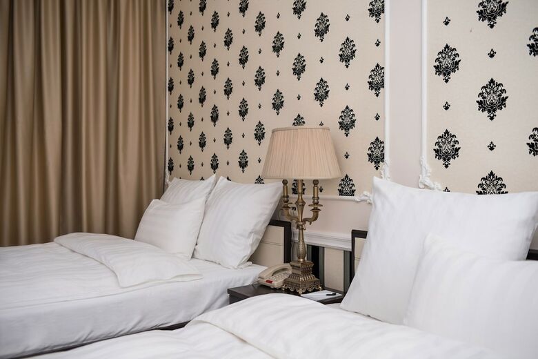 Golden Rooms Hotel