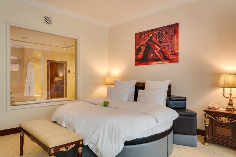 Golden Rooms Hotel