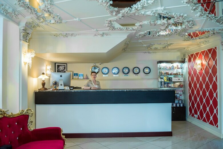 Golden Rooms Hotel