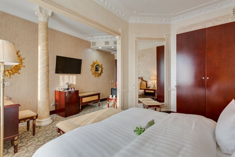 Golden Rooms Hotel