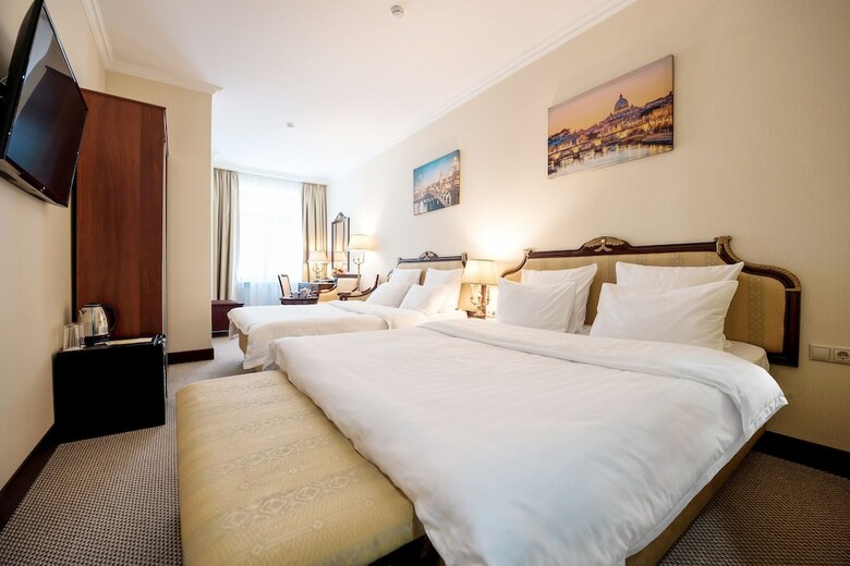 Golden Rooms Hotel