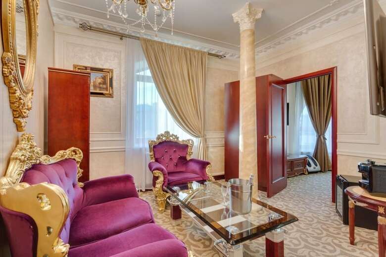 Golden Rooms Hotel
