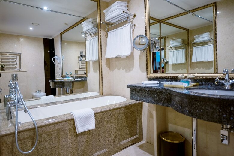 Golden Rooms Hotel