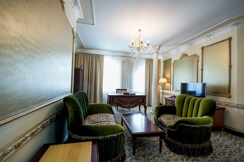 Golden Rooms Hotel
