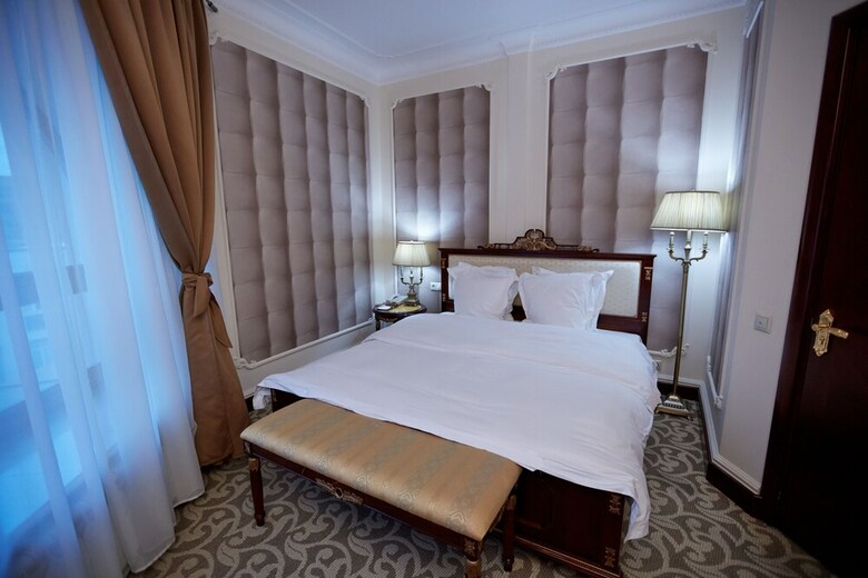Golden Rooms Hotel