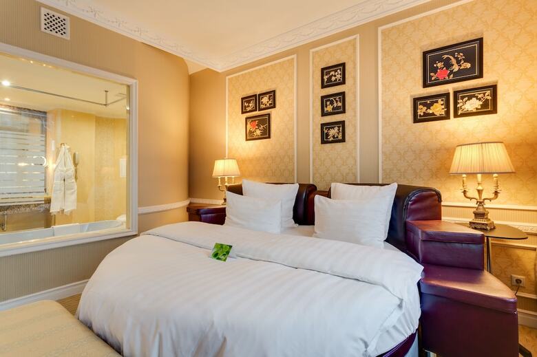 Golden Rooms Hotel