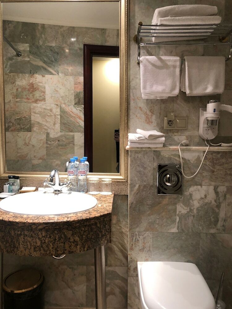 Golden Rooms Hotel