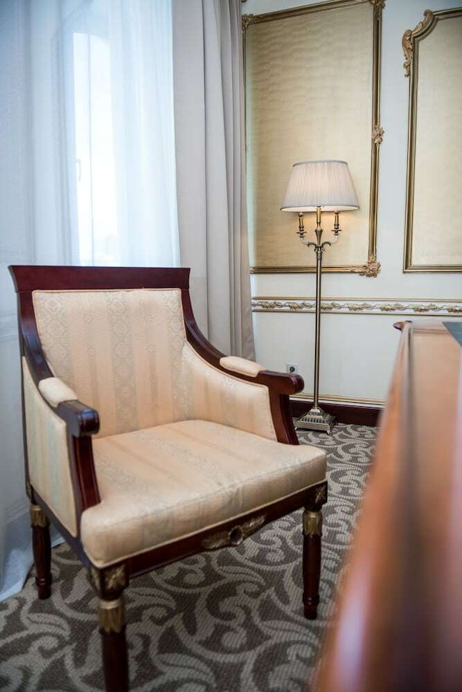 Golden Rooms Hotel