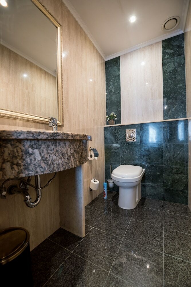Golden Rooms Hotel