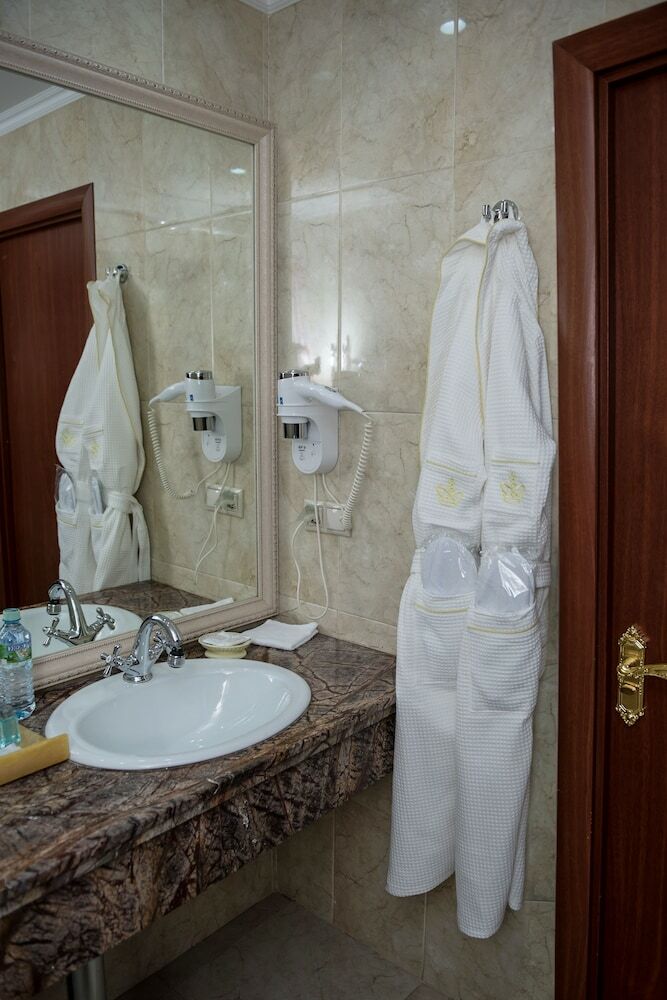 Golden Rooms Hotel