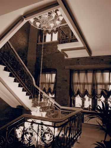 Metropolis Hotel
