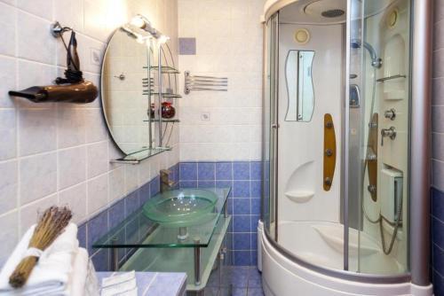 Sunny Apartment Volkov 21