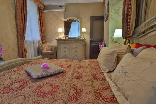 Lakshmi Apartment Boulevard 3-bedroom
