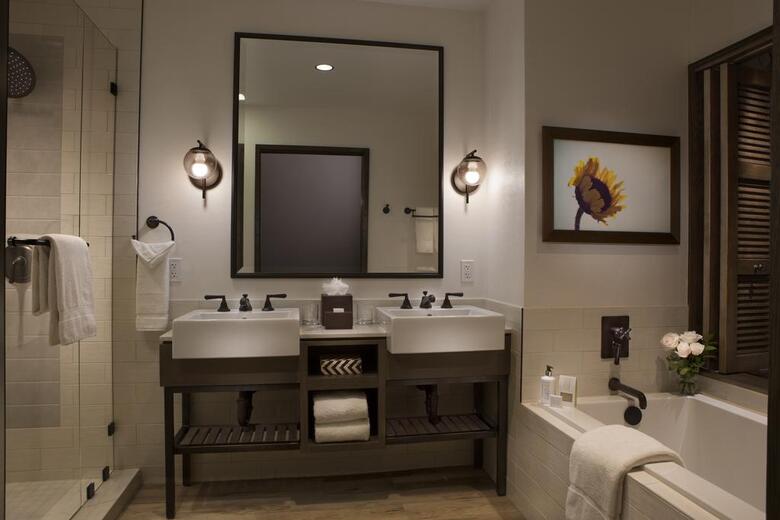 Hotel River Terrace Inn (.)