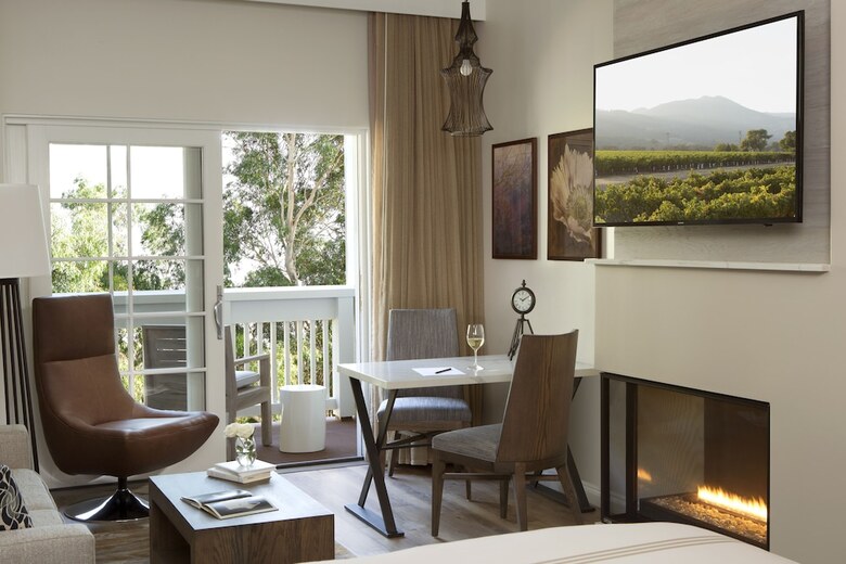 Hotel River Terrace Inn (.)