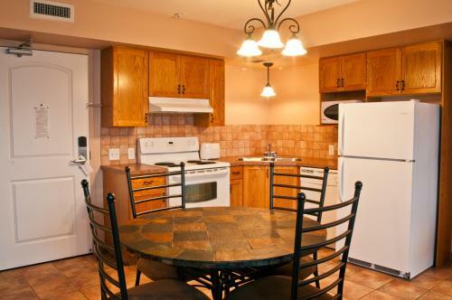 Hotel Misty Mountain Inn & Suites