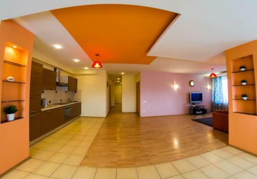Rent-?????? Apartment On Dekabristov 116