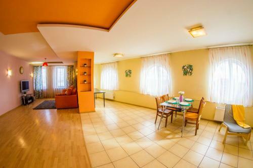 Rent-?????? Apartment On Dekabristov 116