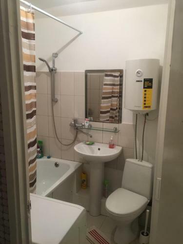 Apartment On Prospekt Komarova 31
