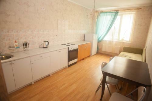 Apartment On 2-ya Dombrovskaya 27
