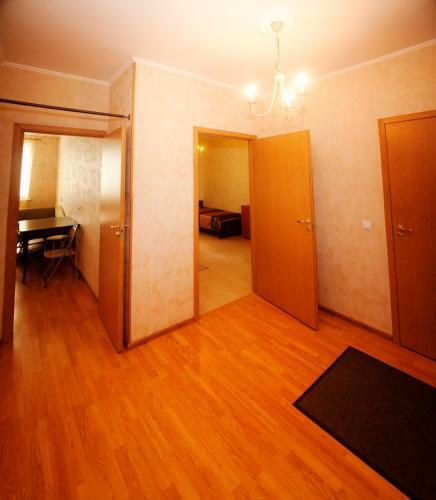 Apartment On 2-ya Dombrovskaya 27