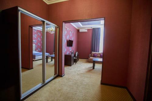 Gold Star Hotel