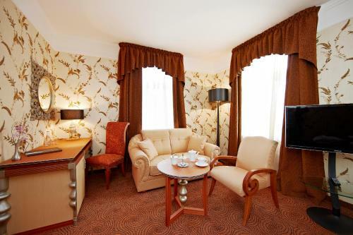 Hotel Dvor Podznoeva Glavniy Korpus