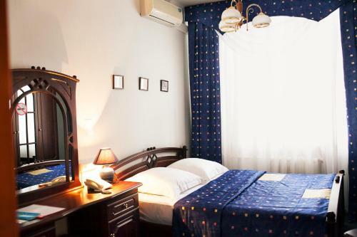 Hotel Equator Lite