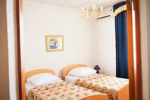 Hotel Equator Lite