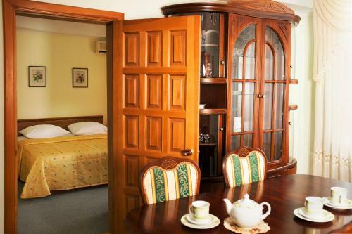 Hotel Equator Lite
