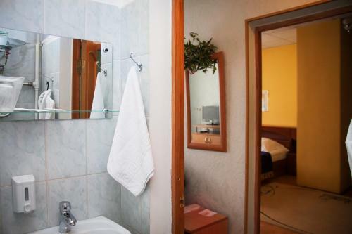 Hotel Equator Lite