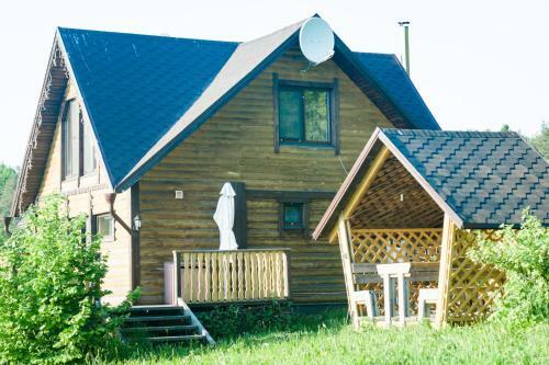 Hostal Holiday Home Tihotut