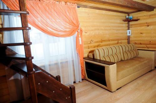 Hostal Holiday Home Tihotut
