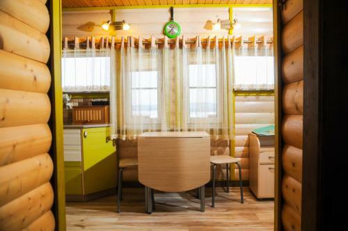 Hostal Holiday Home Tihotut