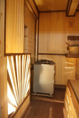 Hostal Holiday Home Tihotut