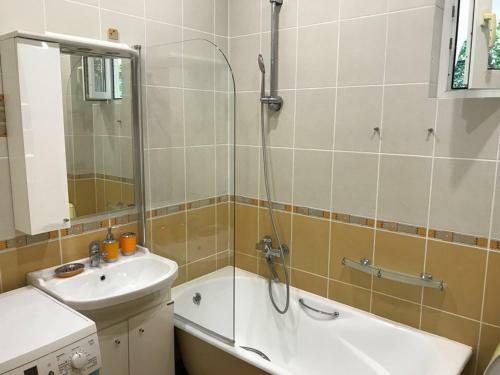 Hostal Guesthouse Lotos