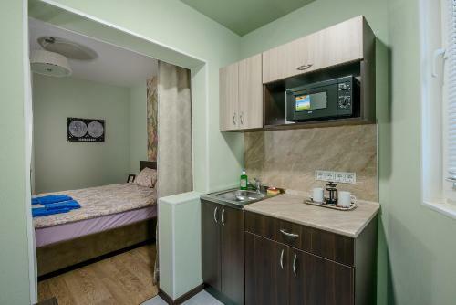 Apart Hotel "five"