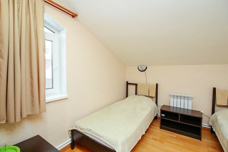 Hostal Zhele Guest House